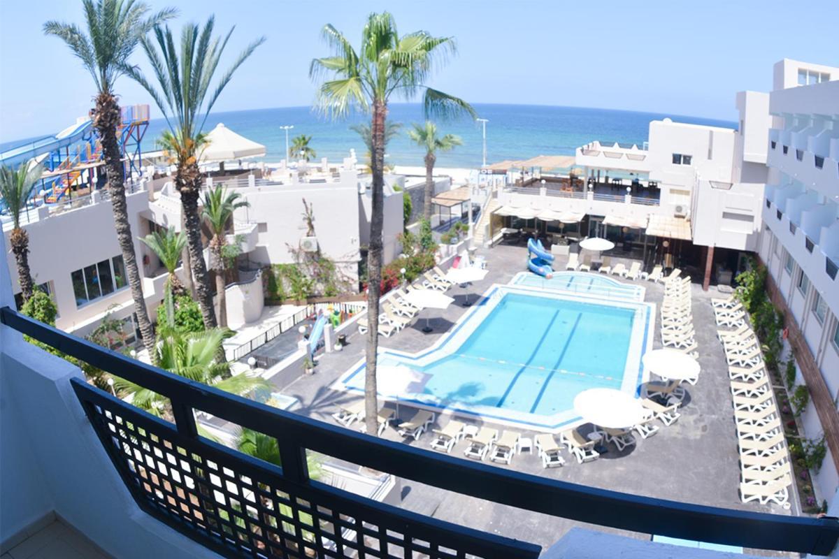 Hotel &